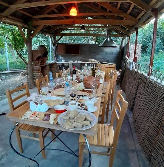 تختخواب و صبحانه Nargizaanta