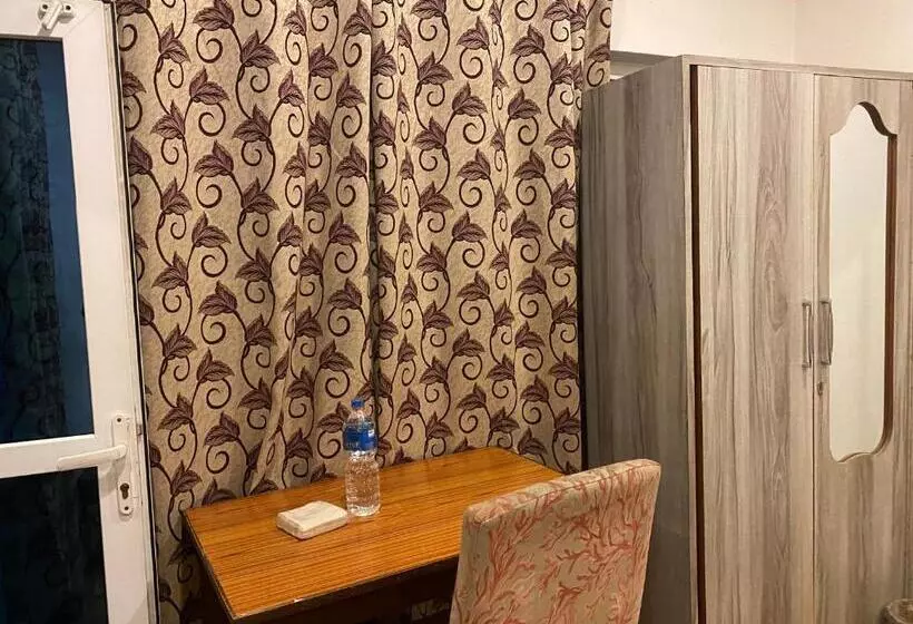 هتل The Glasshouse