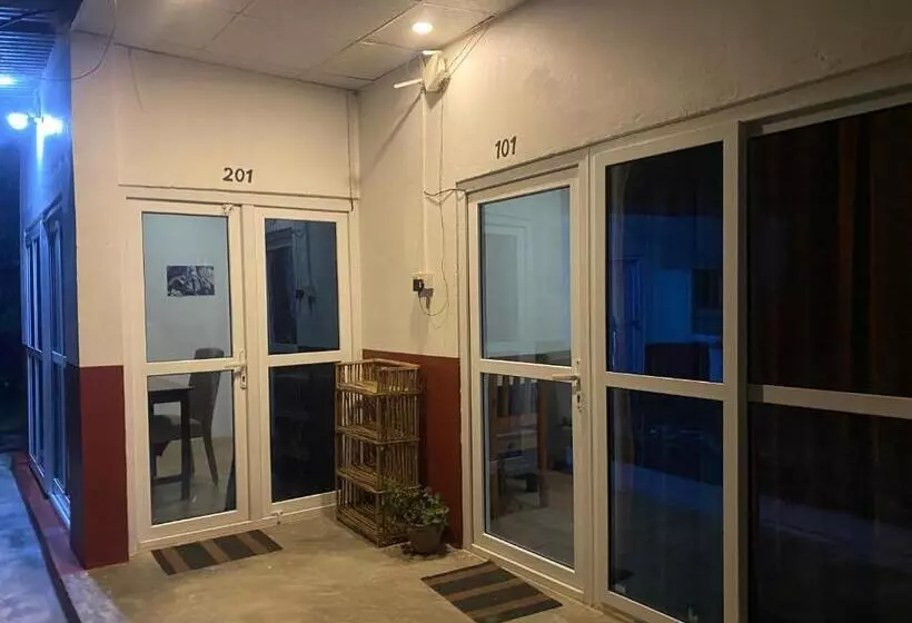 هتل The Glasshouse