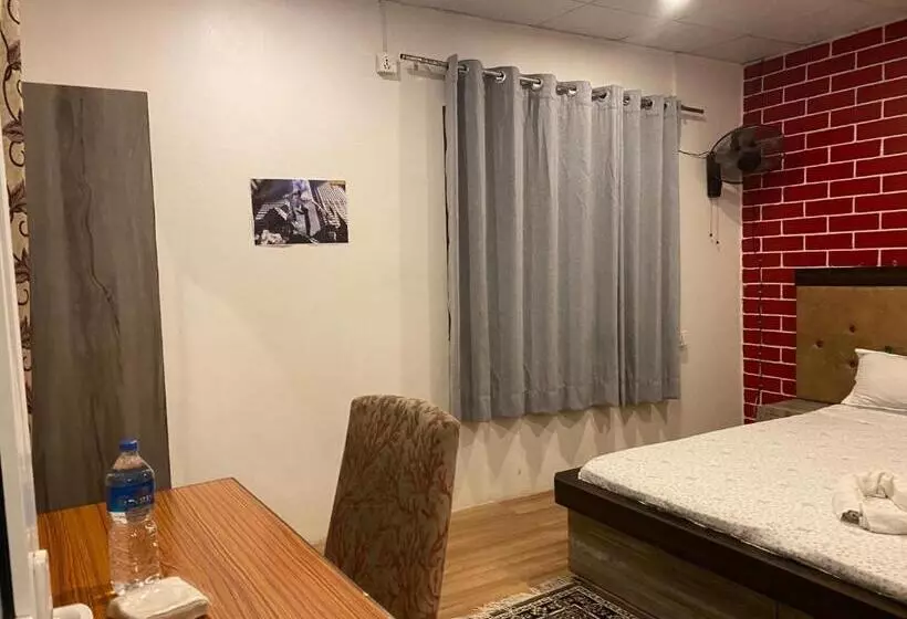 هتل The Glasshouse