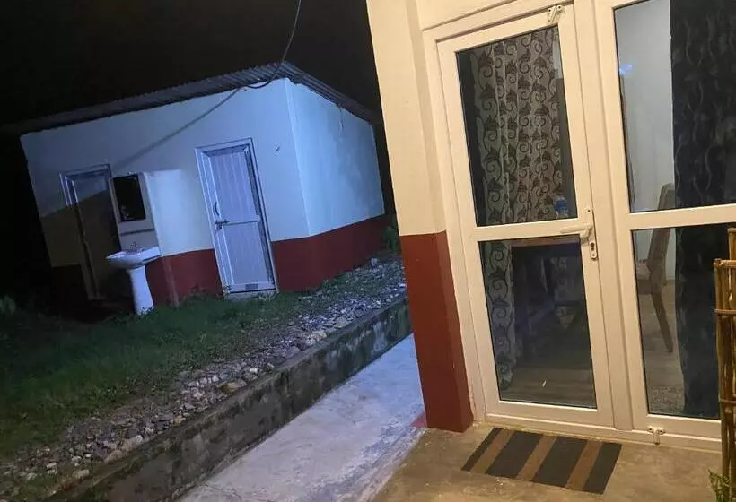 هتل The Glasshouse