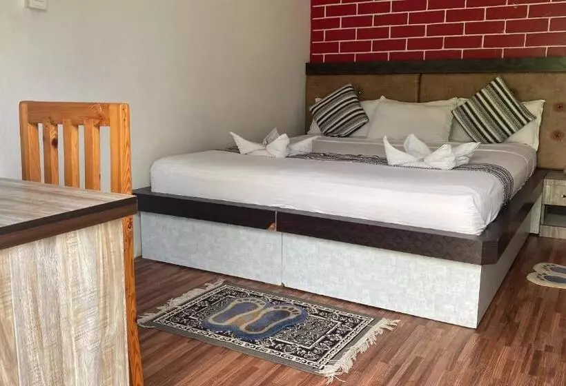 هتل The Glasshouse