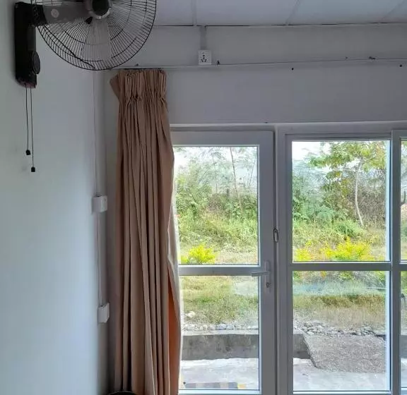 هتل The Glasshouse