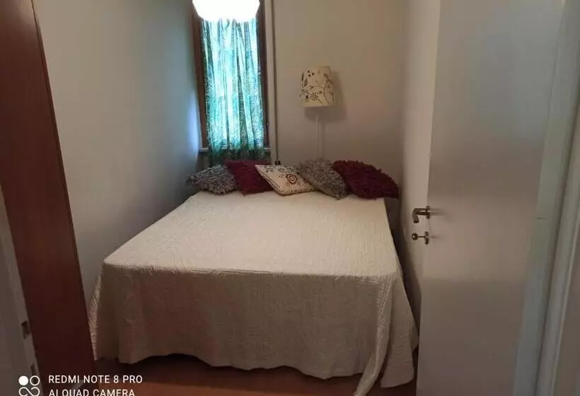 ペンション Appartamento Situato Nei Pressi Di Centro E Caserma