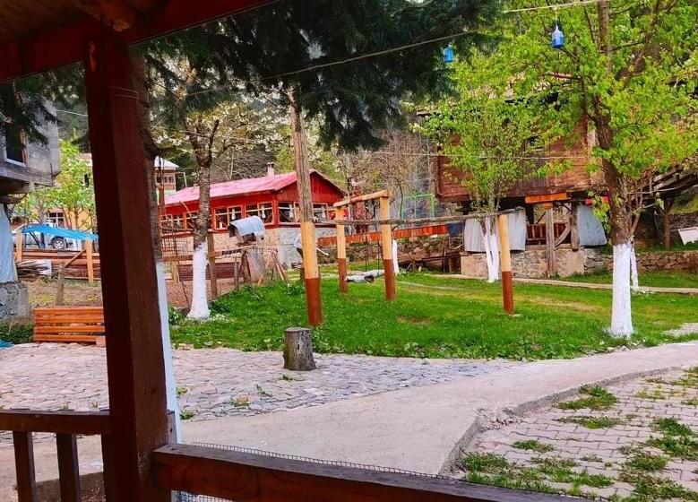 مبيت وإفطار Cancik Dağ Evleri