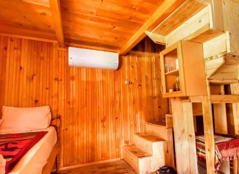 مبيت وإفطار Cancik Dağ Evleri