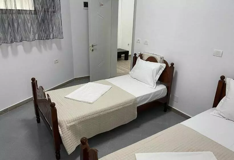 ペンション The White Villa