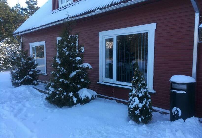 هاستل Emmaste Teemaja