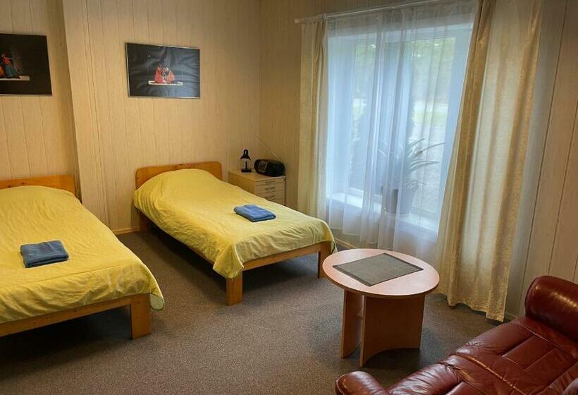 هاستل Emmaste Teemaja