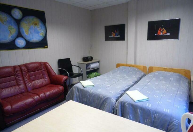 هاستل Emmaste Teemaja