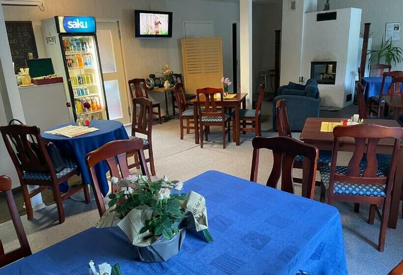 هاستل Emmaste Teemaja