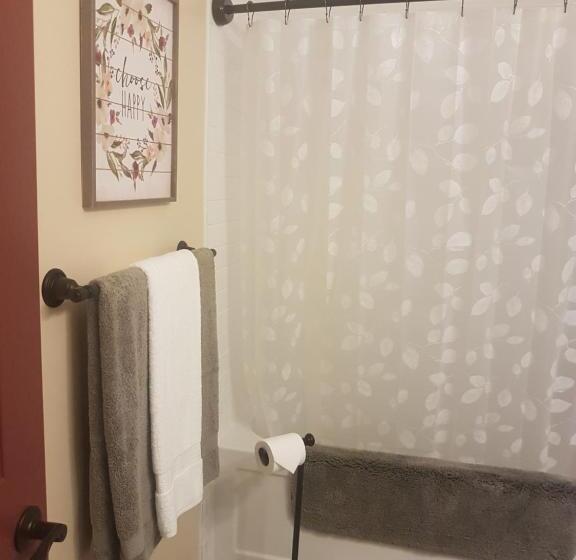 تختخواب و صبحانه Trinity Guest House