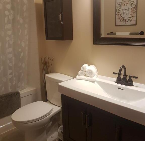 تختخواب و صبحانه Trinity Guest House