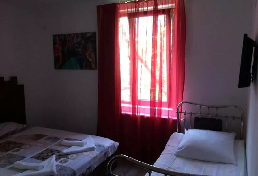 تختخواب و صبحانه Villa Portina