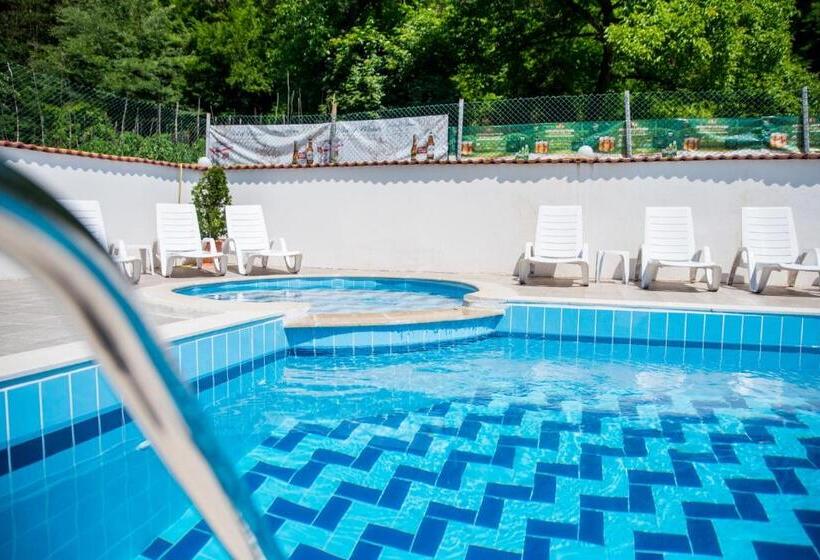 Отель семеен хотел свети георги