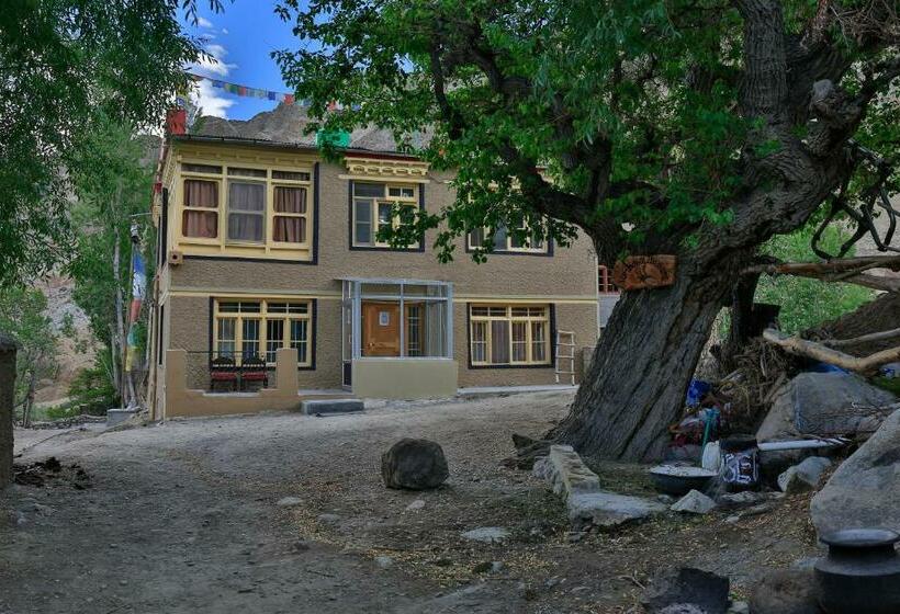 Hotelli Sumdo Saspotse Farmstay