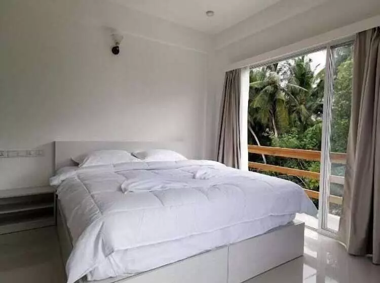 Xen Midu Hotel Addu City Maldives