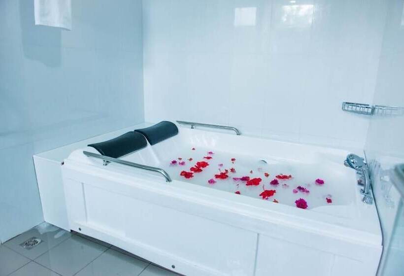 Xen Midu Hotel Addu City Maldives