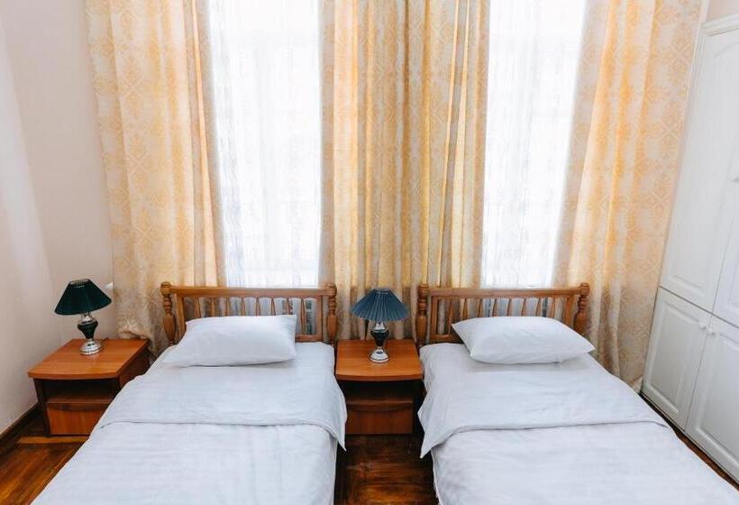 פנסיון Lion B&b