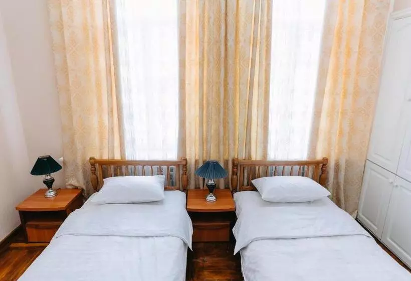Majatalo Lion B&b
