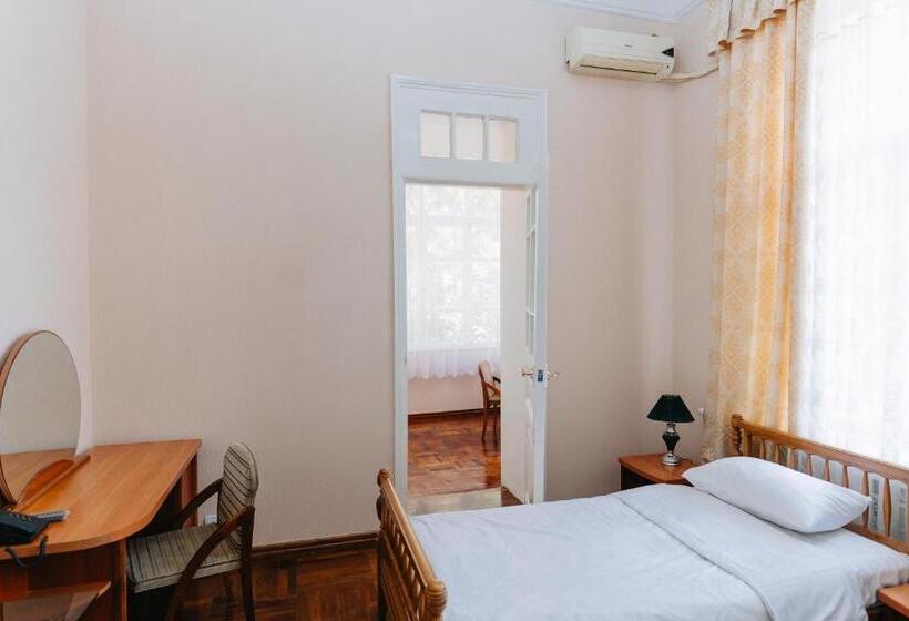 פנסיון Lion B&b