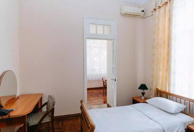 Majatalo Lion B&b