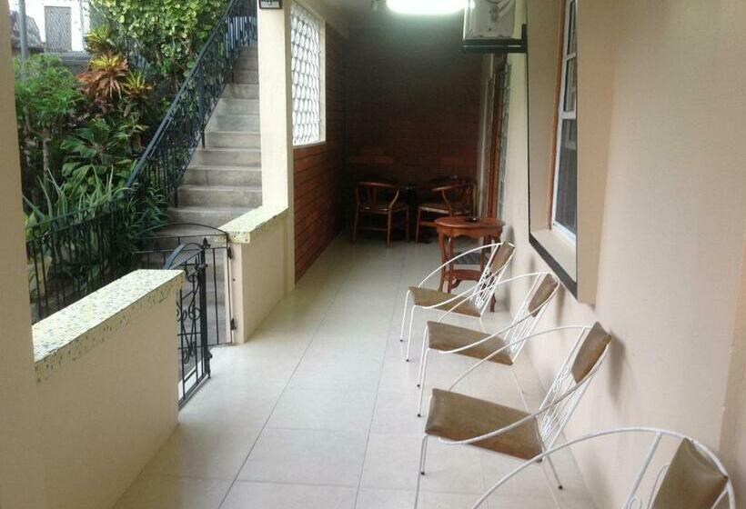 پانسیون Mitchell S Guest House