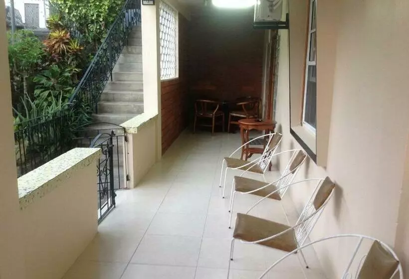 پانسیون Mitchell S Guest House