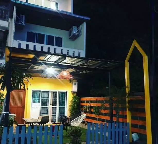 Retkeilymaja A Title Guestel Jomtien