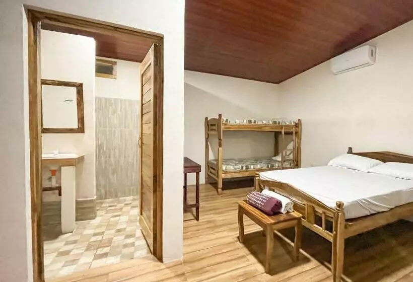 هاستل Badaboom Hostal & Surf