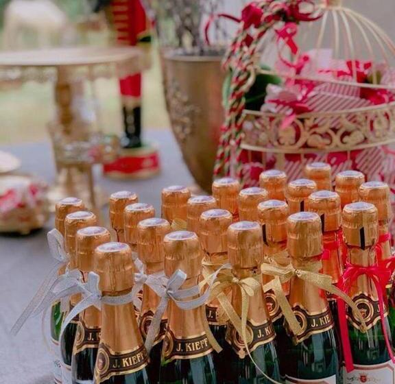 تختخواب و صبحانه 拇指園民宿