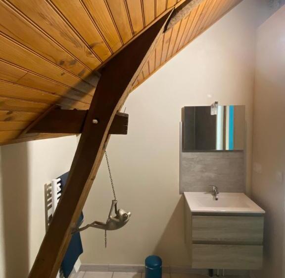 בית מלון כפרי Loire Valley Llama Farm Stay