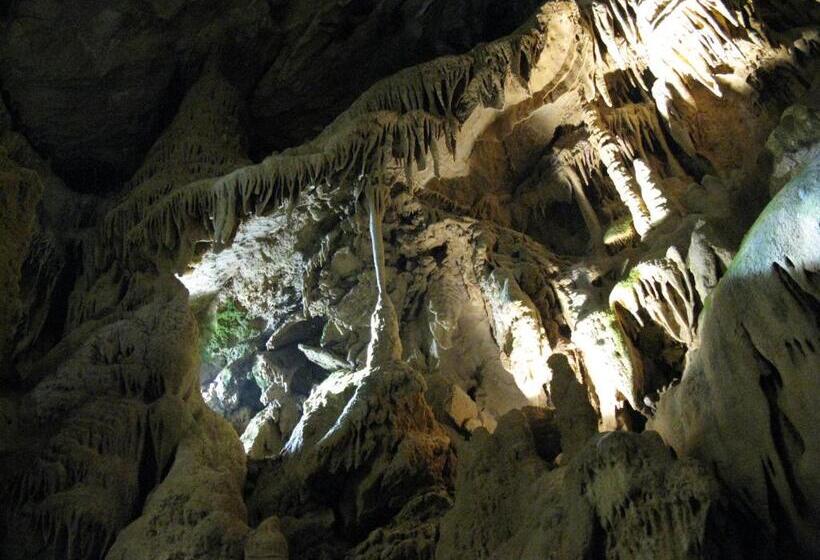 تختخواب و صبحانه Apartments Izvor Lisine