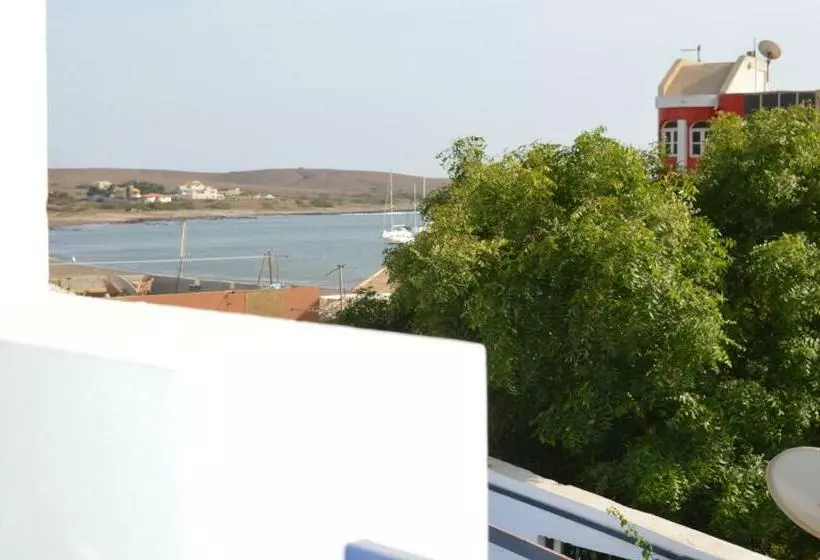 تختخواب و صبحانه Yacht Club Sal