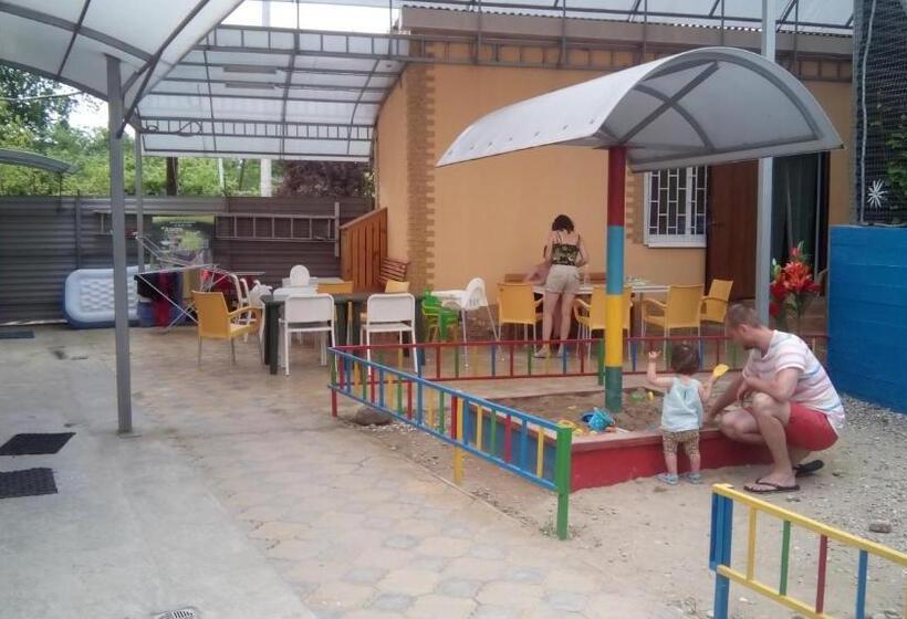 پانسیون Guest House Barhatniy Sezon