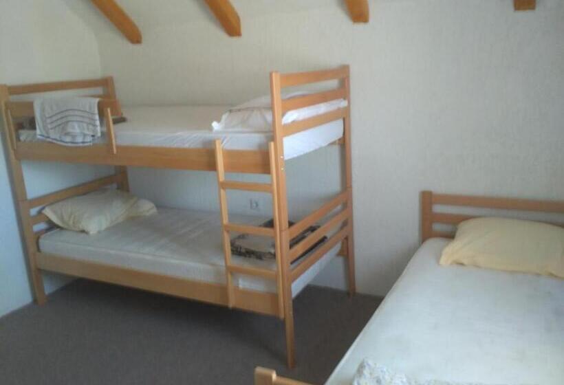 پانسیون Guesthouse Letnja Basta