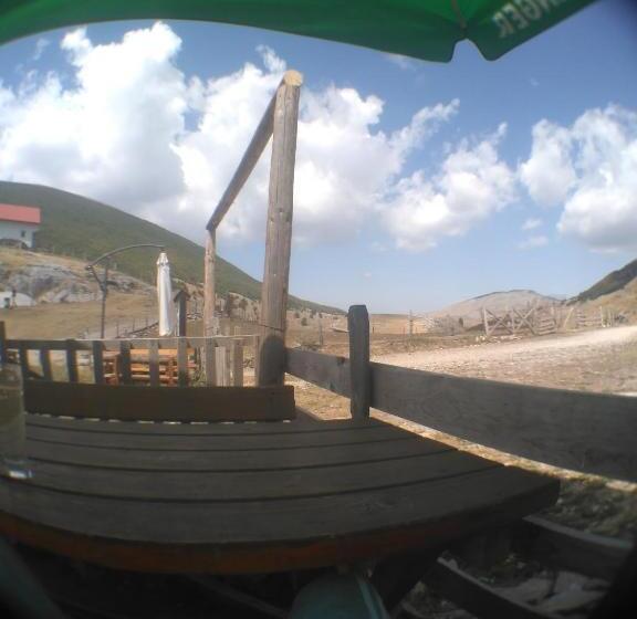 پانسیون Guesthouse Letnja Basta