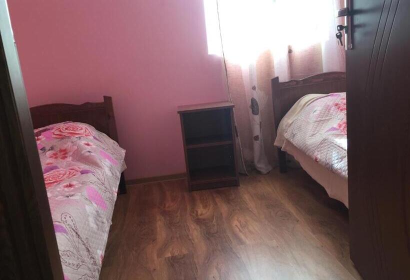 پانسیون Guesthouse Robinzon Lalkhori