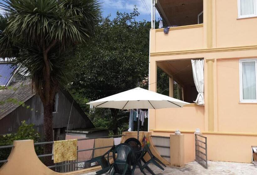 هاستل Guest House Lazika