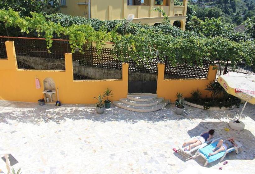 هاستل Guest House Lazika