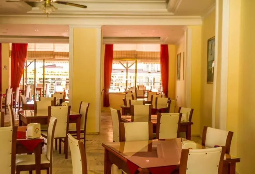 Hotelli First Class Didim