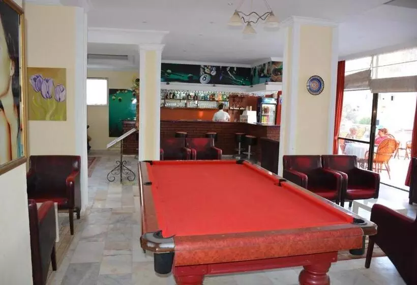 Hotelli First Class Didim