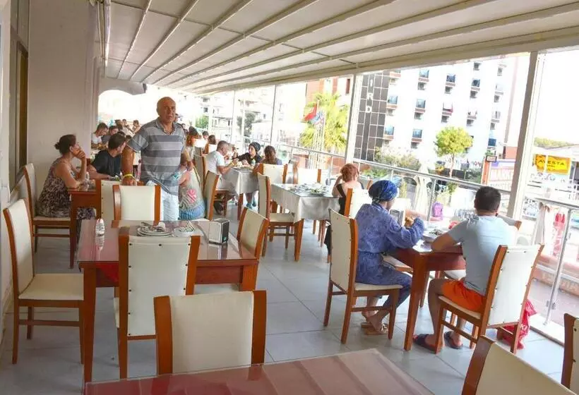 Hotelli First Class Didim