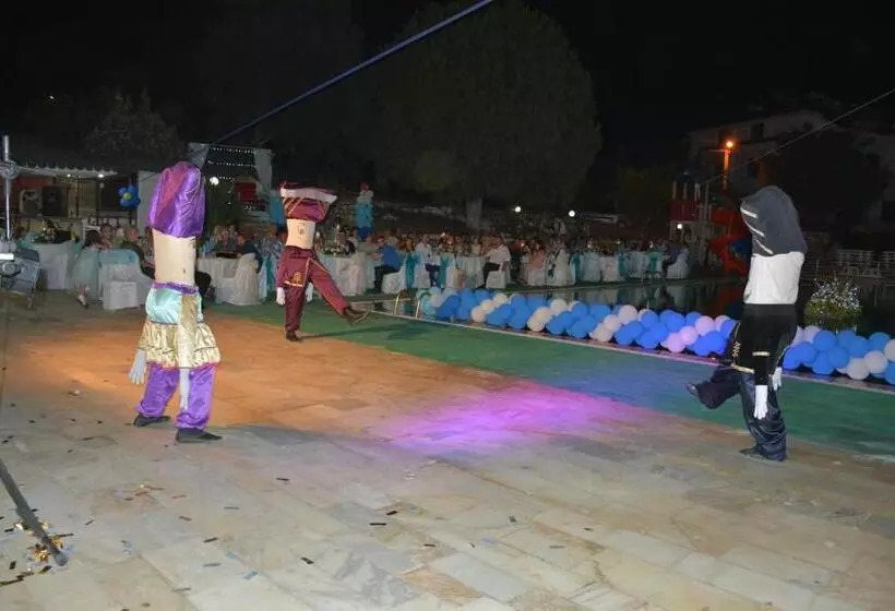 Hotelli First Class Didim