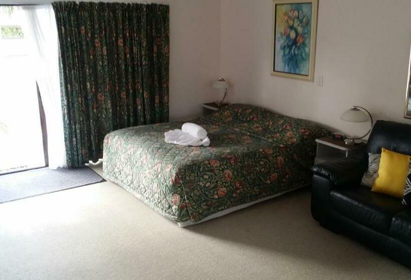 Norfolk Motel & Campervan Park