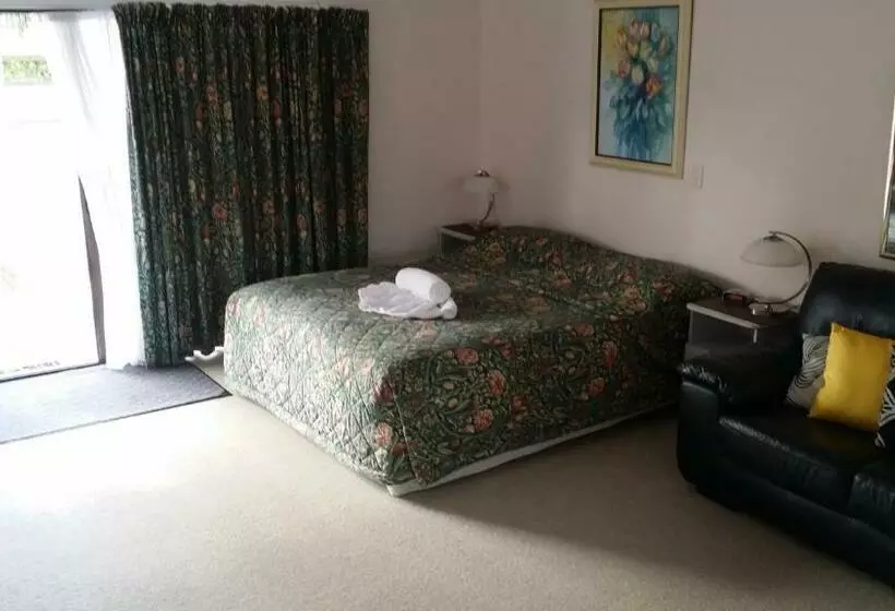 Norfolk Motel & Campervan Park