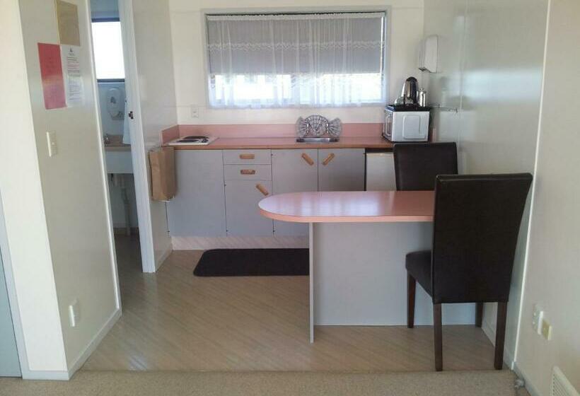 Norfolk Motel & Campervan Park