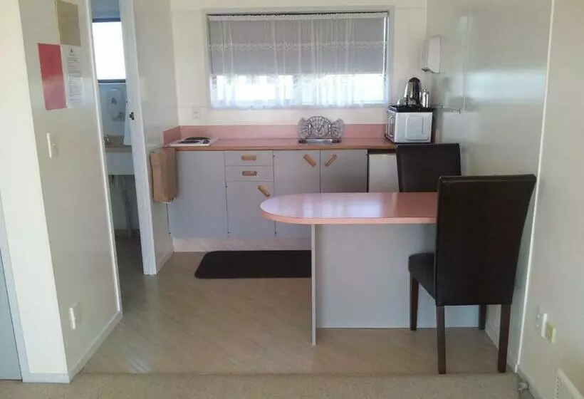 Norfolk Motel & Campervan Park