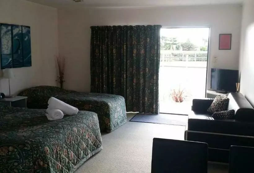 Norfolk Motel & Campervan Park