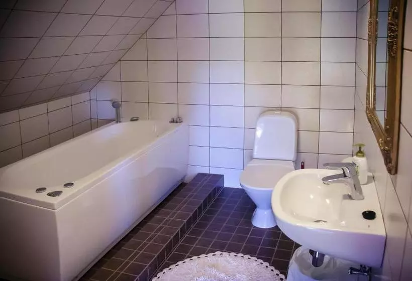 پانسیون Pööni Tavern & Guesthouse